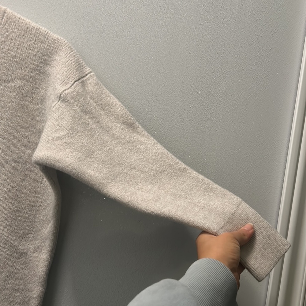 Aritzia | Babaton | S | Sweater with quarter length sleeves - Picture 3 of 4